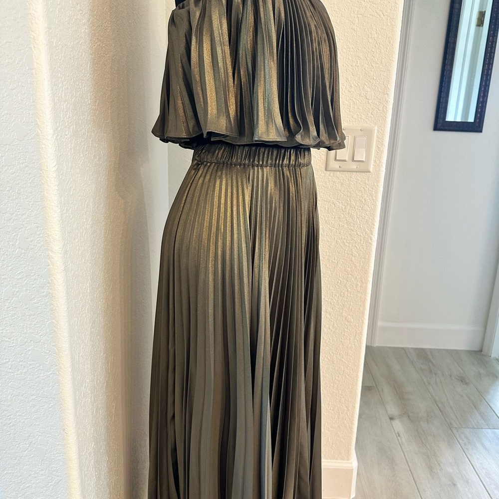 Pleated metallic olive colored skirt set - Picture 13 of 13
